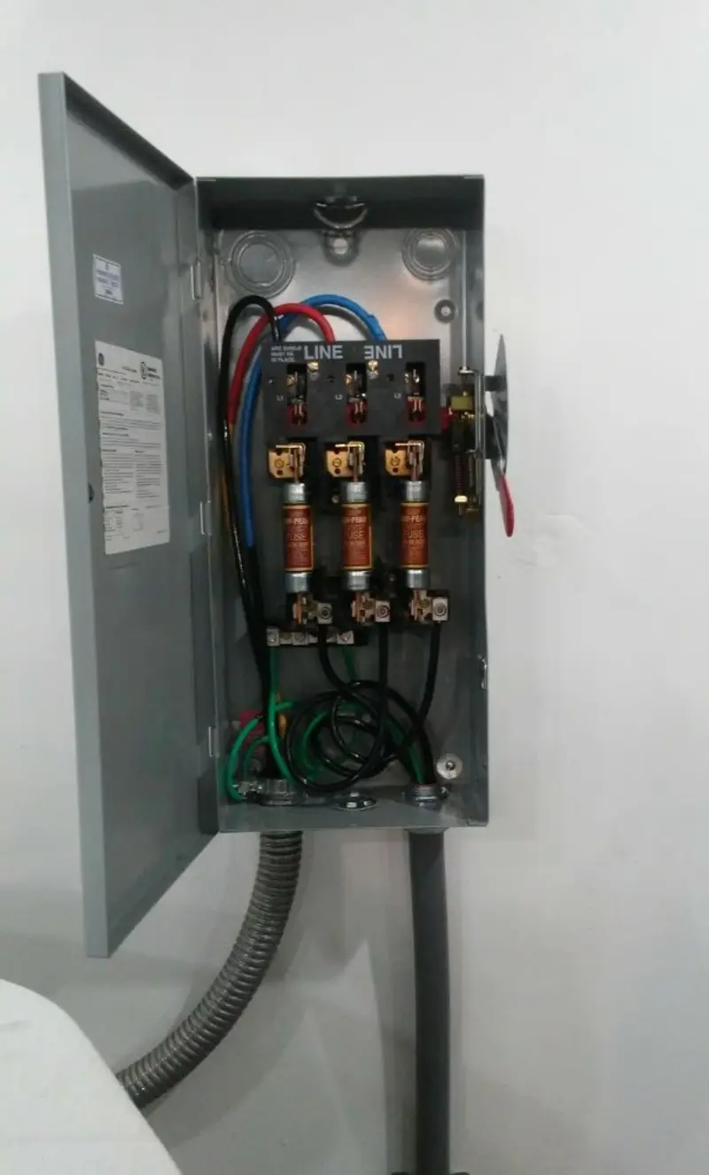 Three-phase disconnect switch installed for Electrical Wiring & Rewiring in Berlin